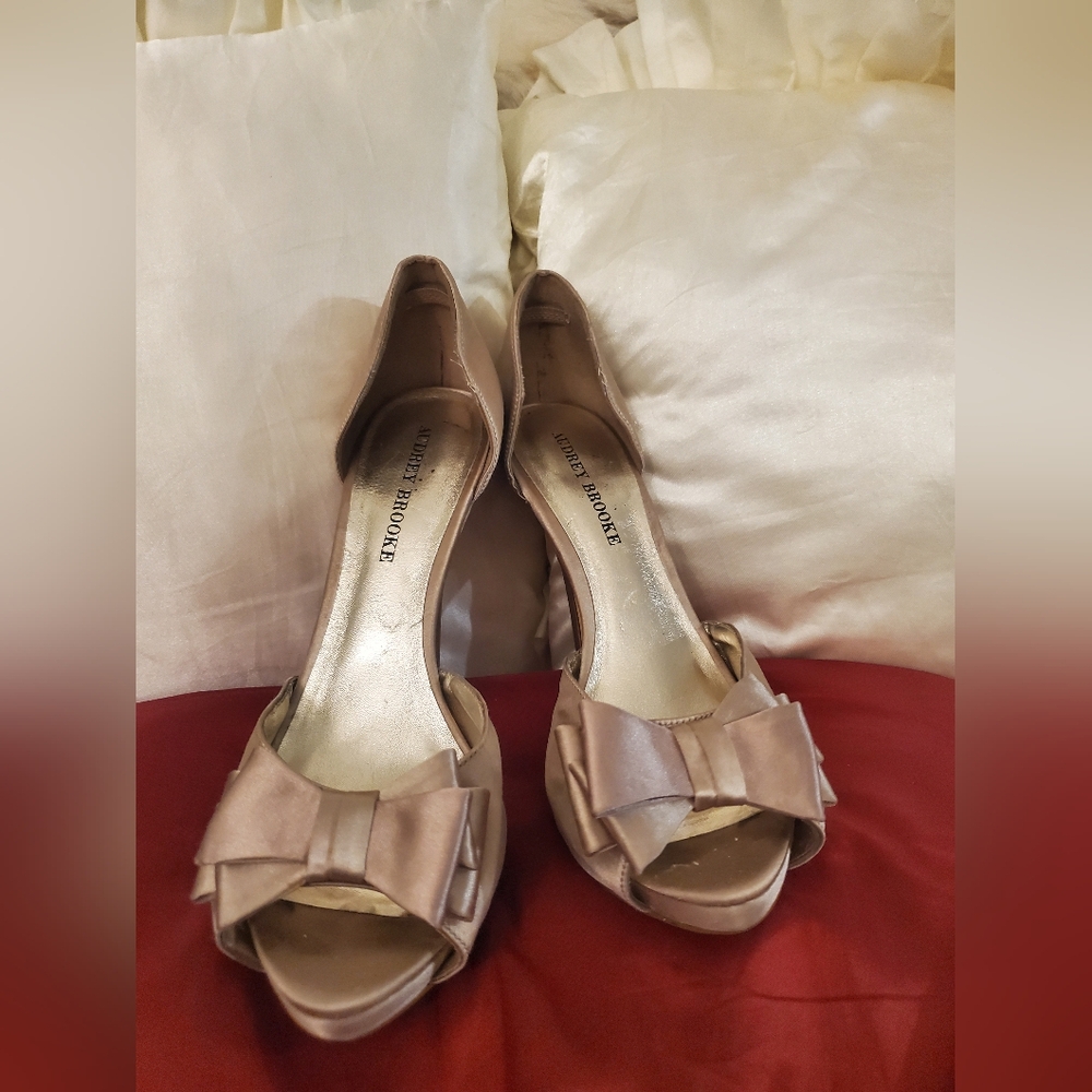 Audrey Brooke Nude/Beige Peep Toe Stiletto Heel 9.5 M